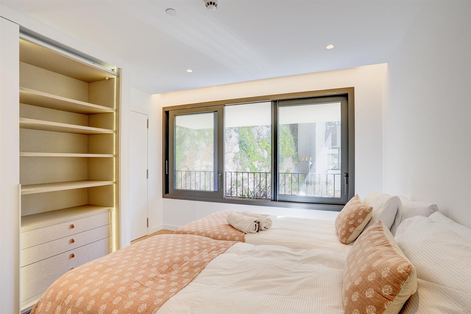 Image of House - 5 Bedrooms - 6 Bathrooms for Sale in North Gorge-Gibraltar, Image 21